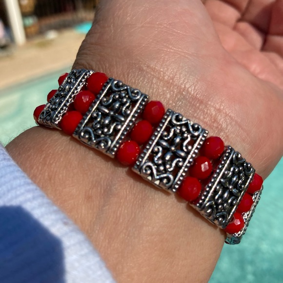 Silver and red color bracelet stretches to fit - Picture 3 of 3